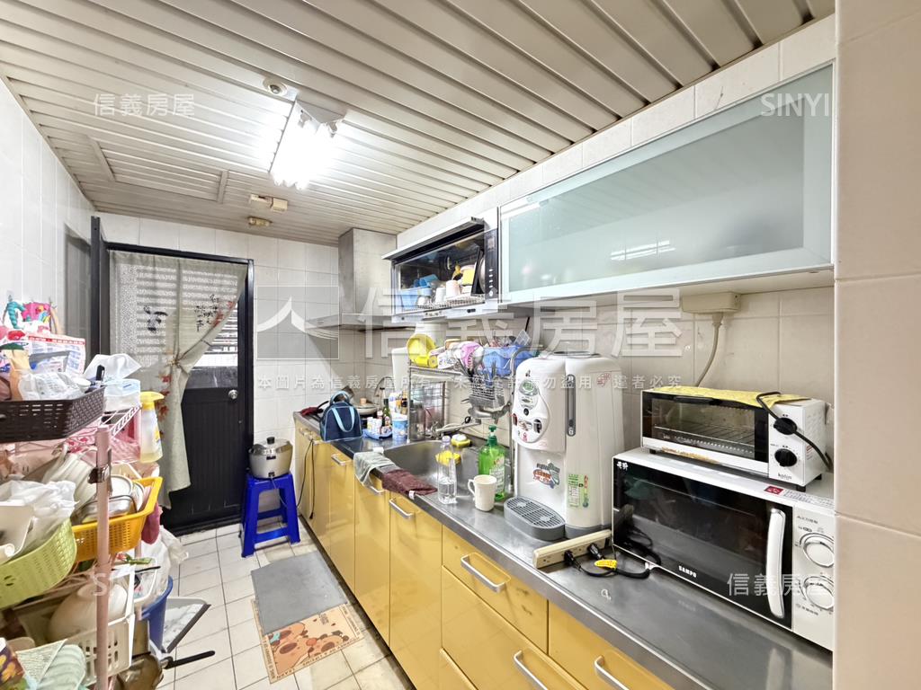 大鵬新城朝南三房平車房屋室內格局與周邊環境