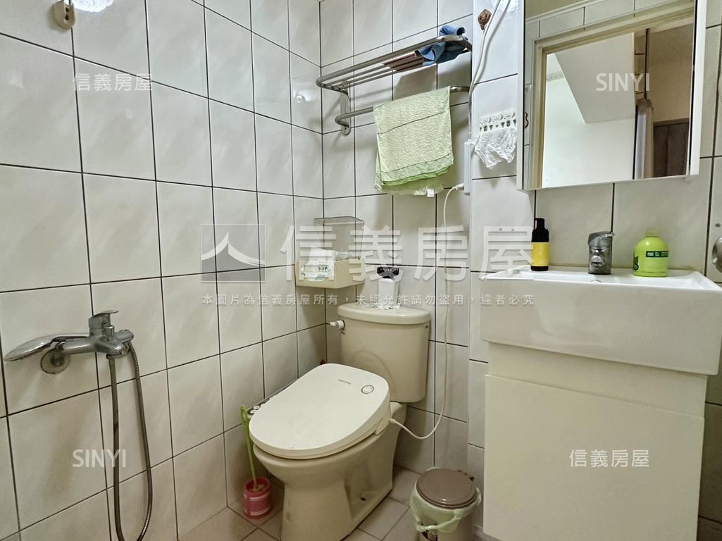 震後３房休旅車位房屋室內格局與周邊環境
