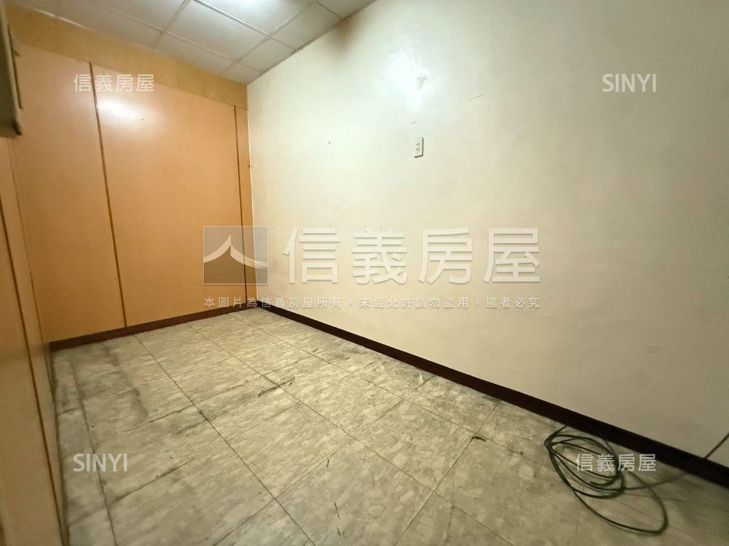 文武一街透天店面房屋室內格局與周邊環境