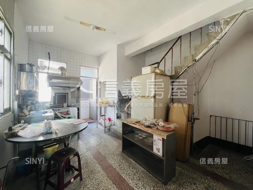 南京路角窗大地坪透店房屋室內格局與周邊環境