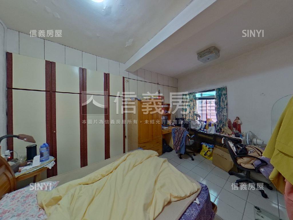 信義街邊間美透天房屋室內格局與周邊環境