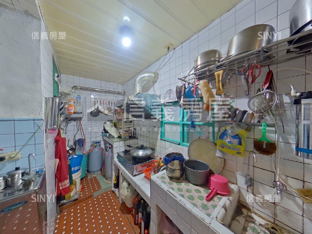 信義街邊間美透天房屋室內格局與周邊環境