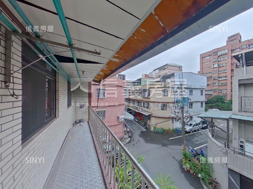 信義街邊間美透天房屋室內格局與周邊環境