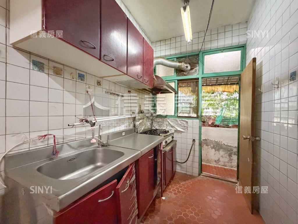 近捷運興南路三房房屋室內格局與周邊環境