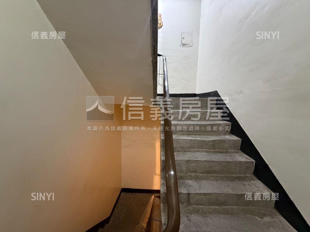 近捷運興南路三房房屋室內格局與周邊環境