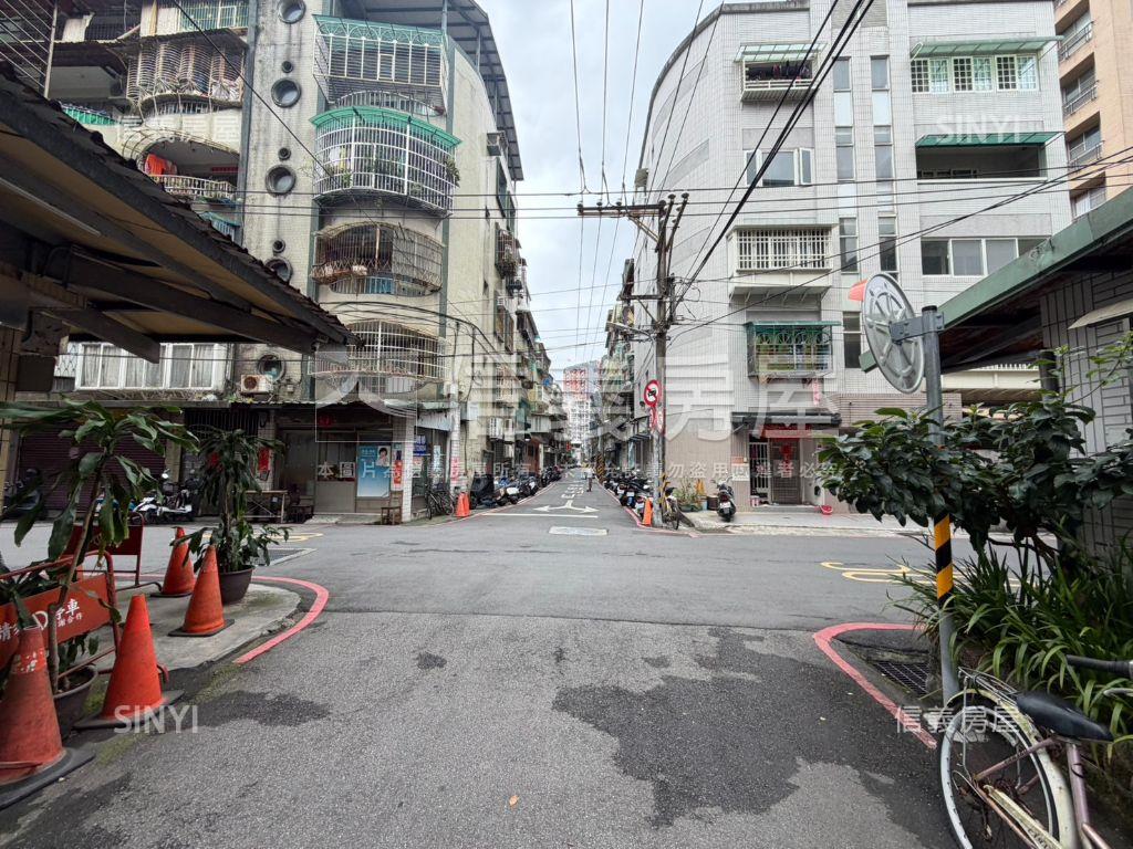 近捷運興南路三房房屋室內格局與周邊環境