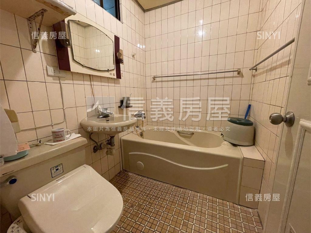 區公所方正２樓房屋室內格局與周邊環境