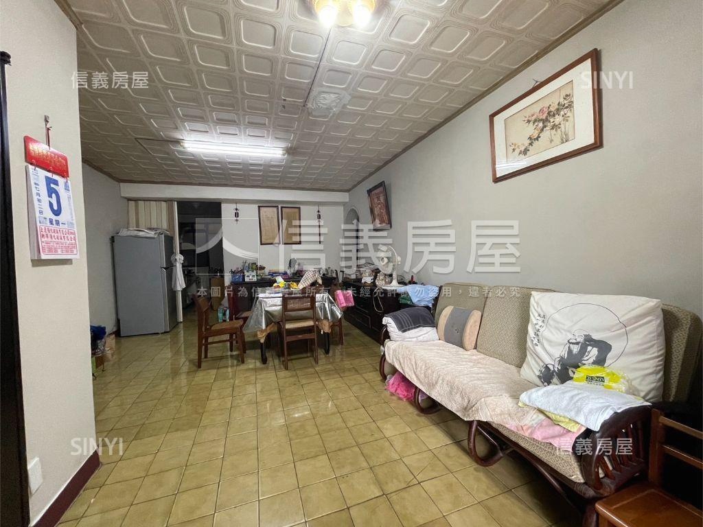 區公所方正２樓房屋室內格局與周邊環境