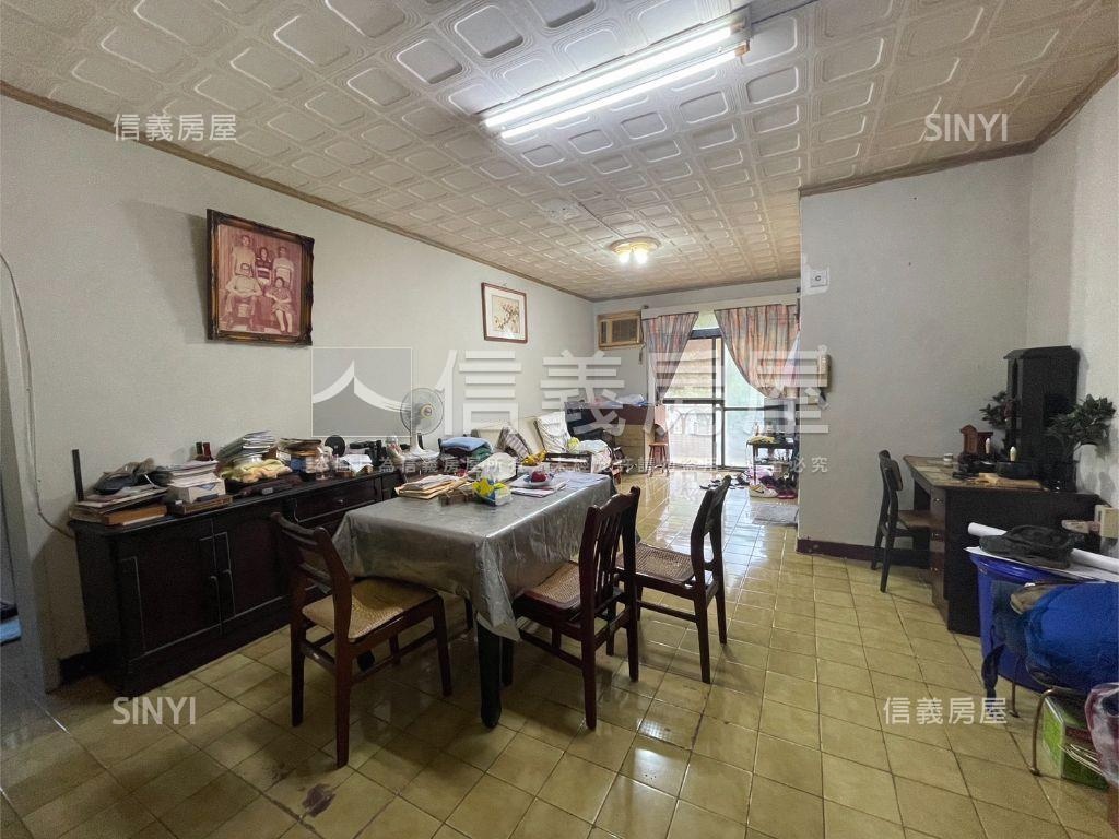 區公所方正２樓房屋室內格局與周邊環境