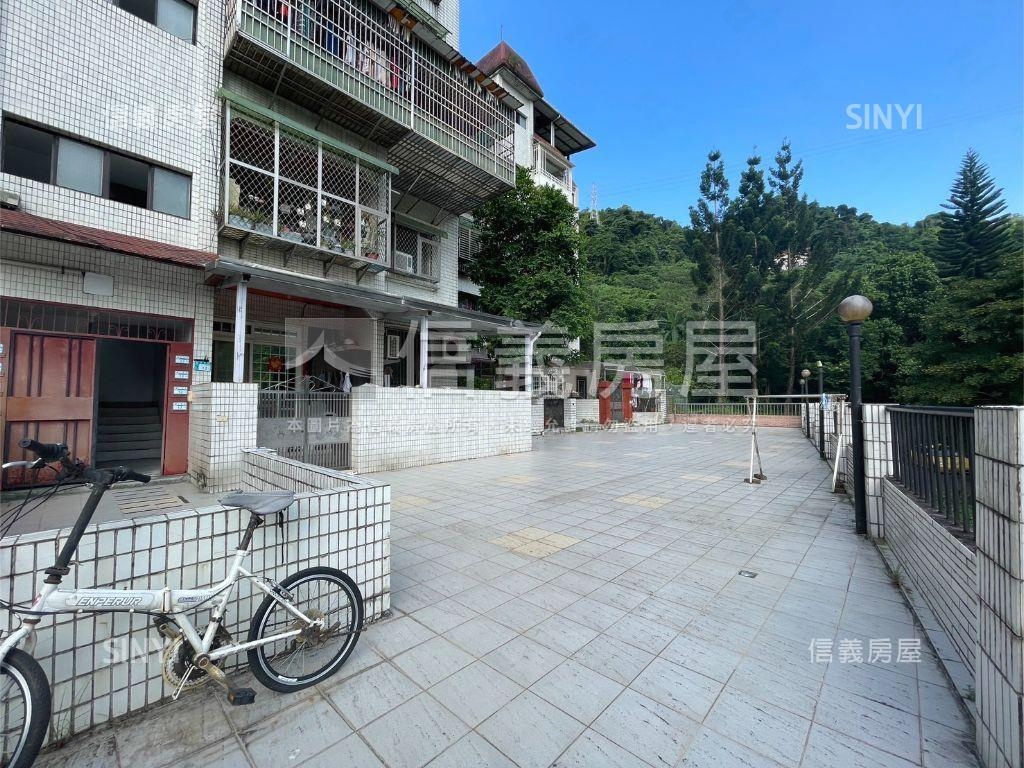 區公所方正２樓房屋室內格局與周邊環境