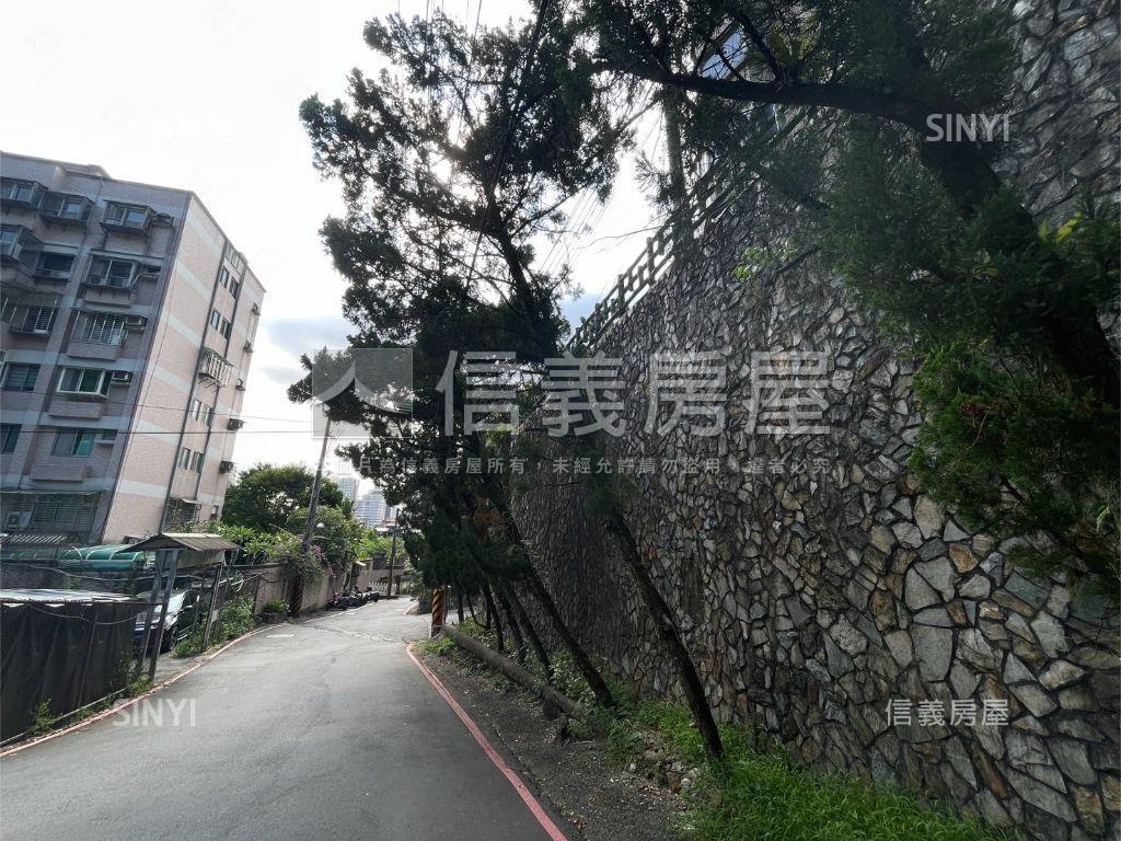 區公所方正２樓房屋室內格局與周邊環境