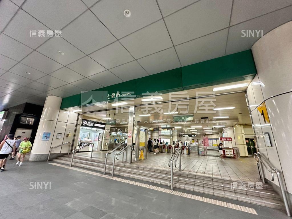 正七張捷運黃金一樓挑高屋房屋室內格局與周邊環境