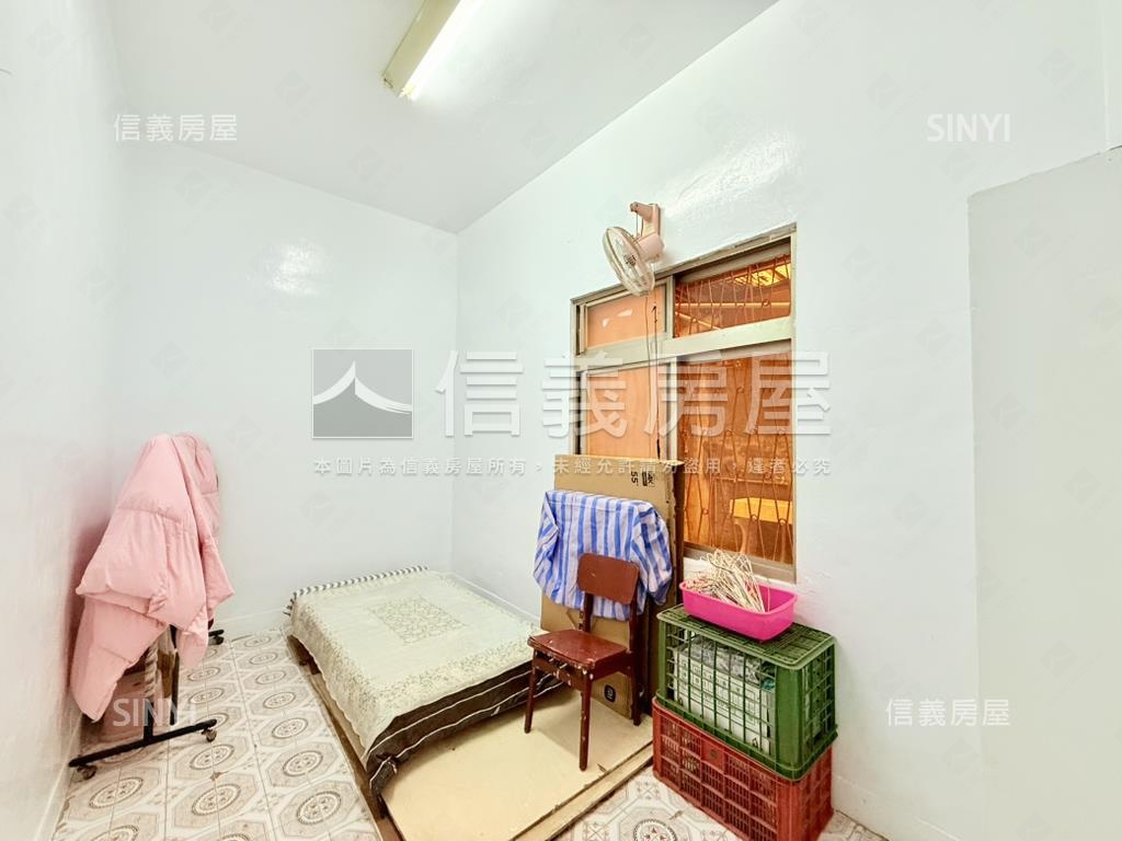 正七張捷運黃金一樓挑高屋房屋室內格局與周邊環境