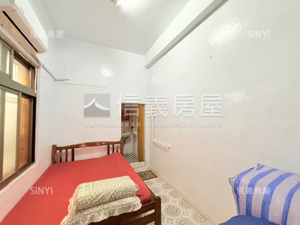 正七張捷運黃金一樓挑高屋房屋室內格局與周邊環境
