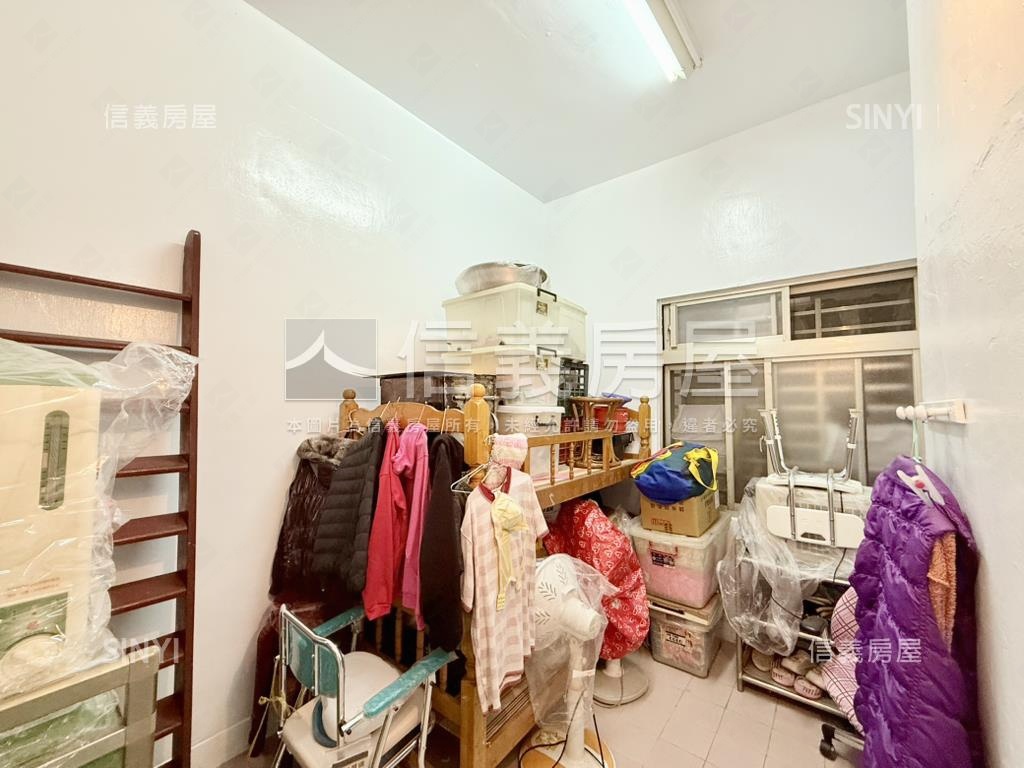 正七張捷運黃金一樓挑高屋房屋室內格局與周邊環境