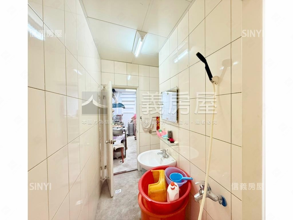 正七張捷運黃金一樓挑高屋房屋室內格局與周邊環境
