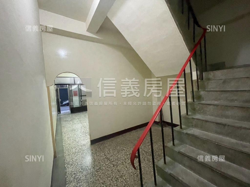 近美術館英才路大透天房屋室內格局與周邊環境