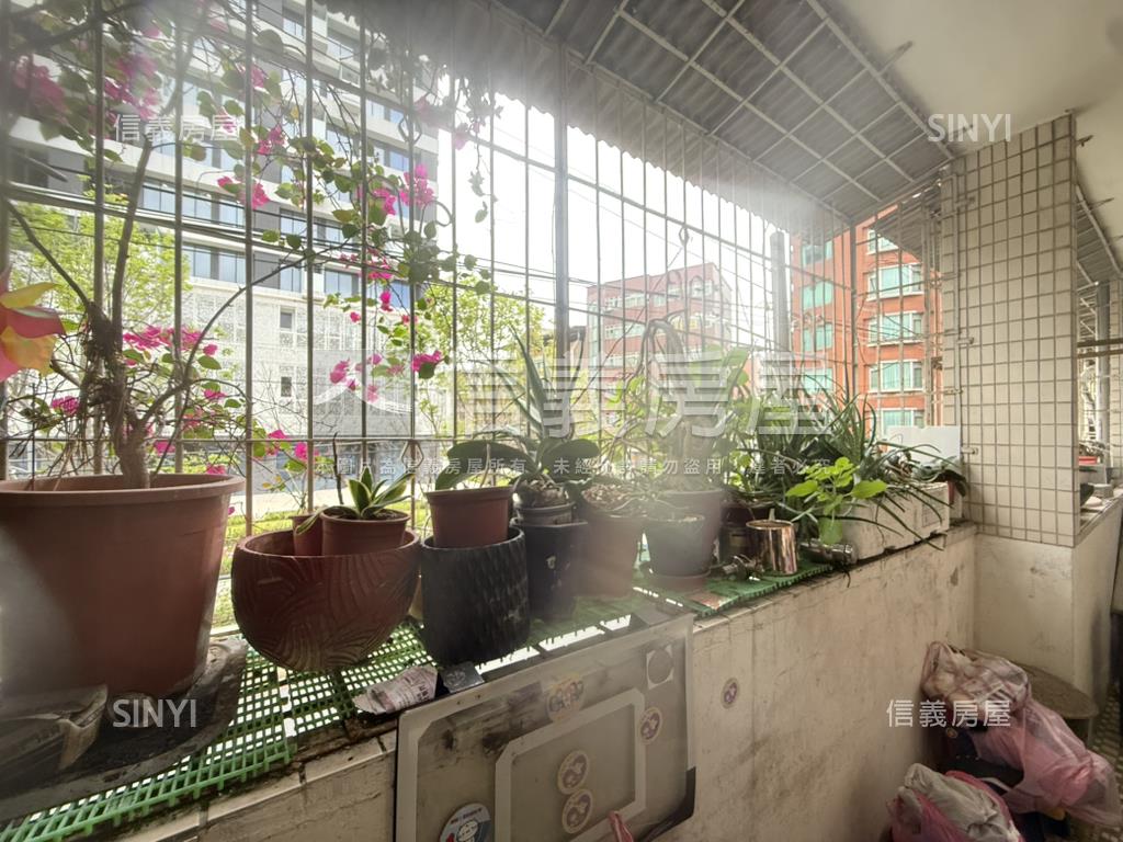 秀山公園美景二樓房屋室內格局與周邊環境