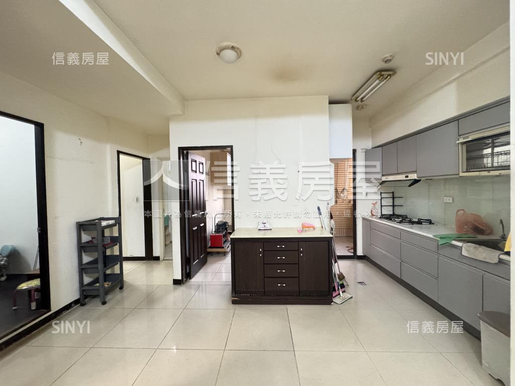 立新學區震後四房平面車位房屋室內格局與周邊環境