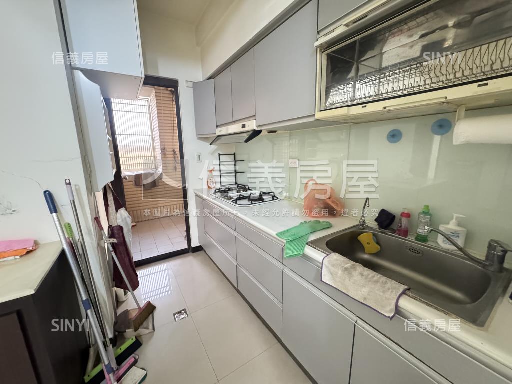 立新學區震後四房平面車位房屋室內格局與周邊環境