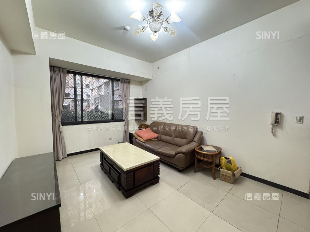 立新學區震後四房平面車位房屋室內格局與周邊環境