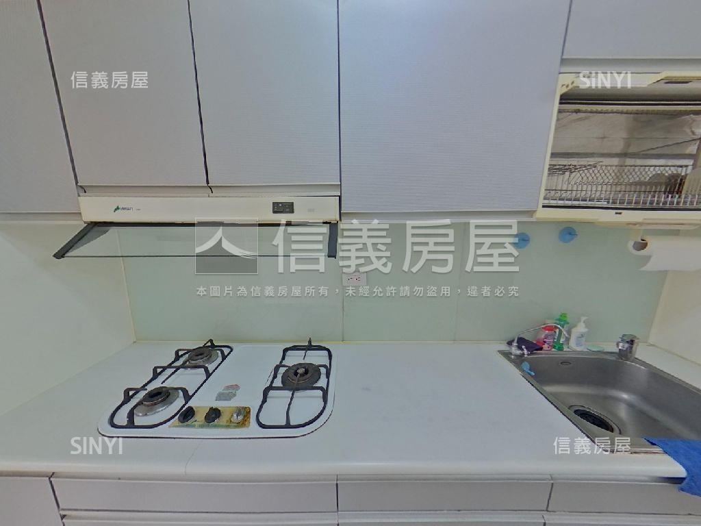 立新學區震後四房平面車位房屋室內格局與周邊環境