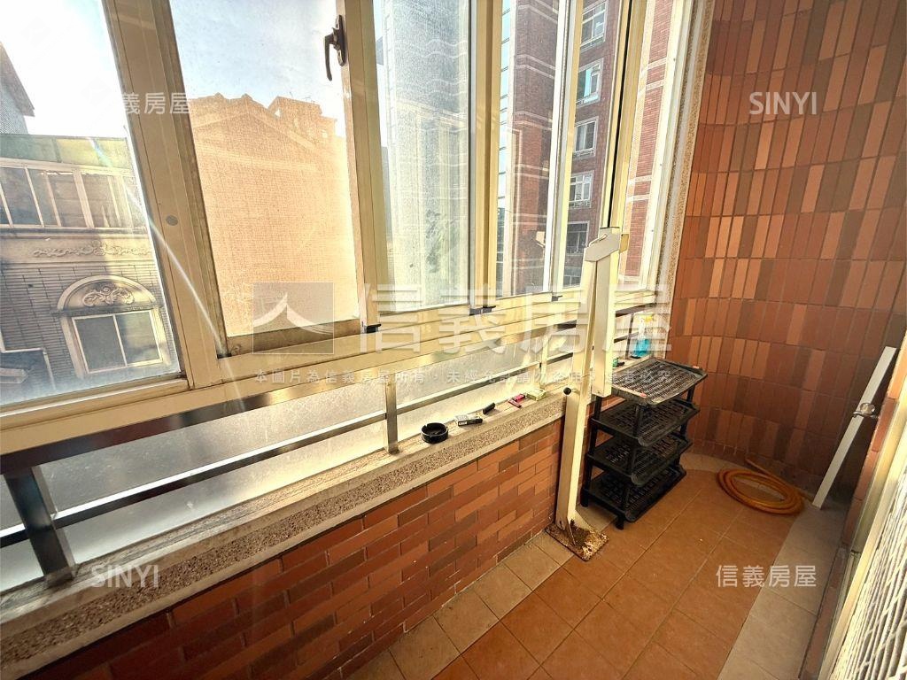 旺氣尊品前後陽台三房房屋室內格局與周邊環境