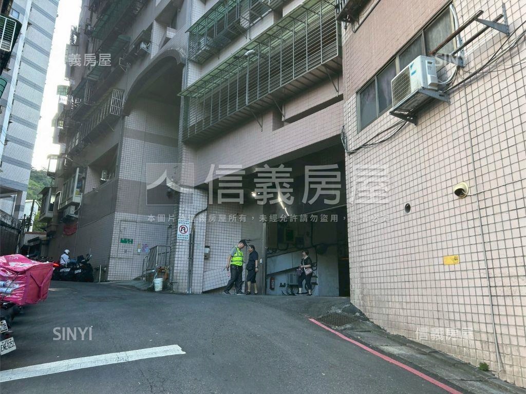 明山麗園三房坡平車位房屋室內格局與周邊環境