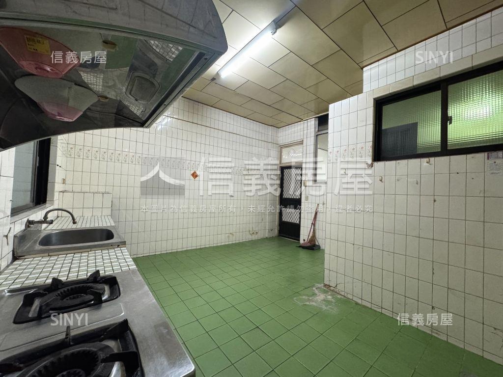北屯區★松山街朝南透店房屋室內格局與周邊環境