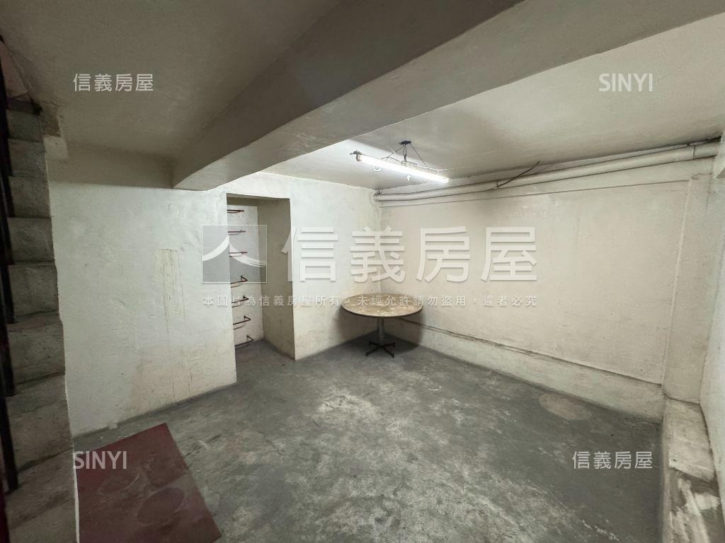 北屯區★松山街朝南透店房屋室內格局與周邊環境