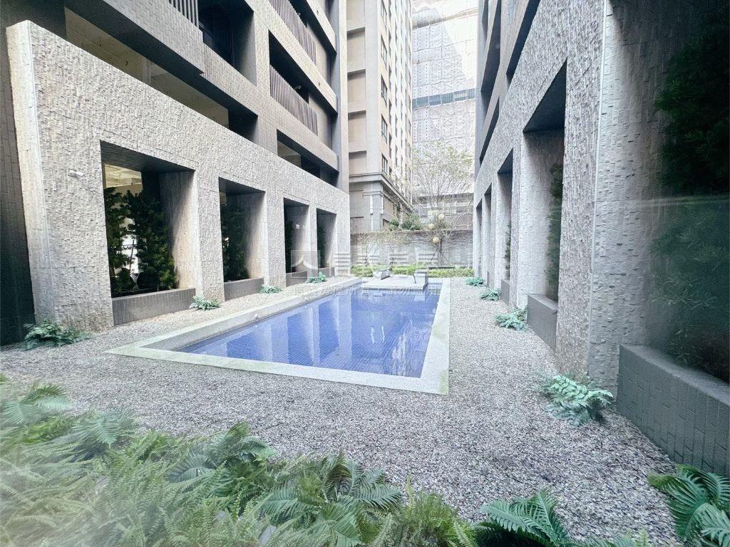 十二期低總價裝潢小豪宅房屋室內格局與周邊環境