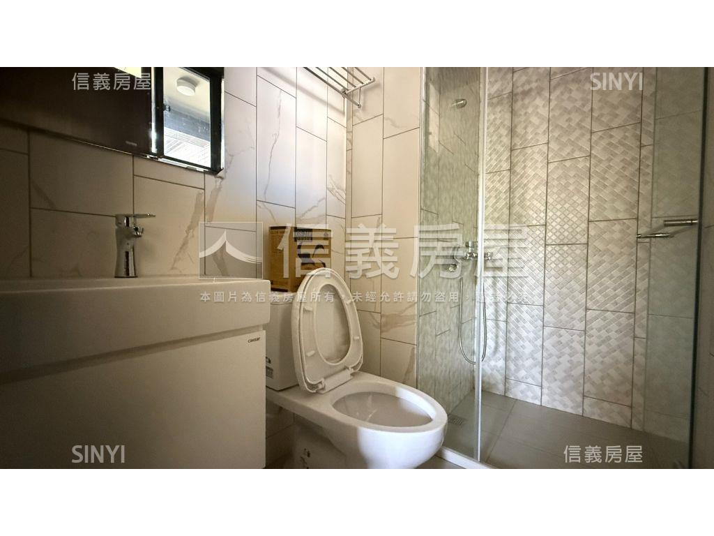 豐閱榮耀５三房車位次頂樓房屋室內格局與周邊環境