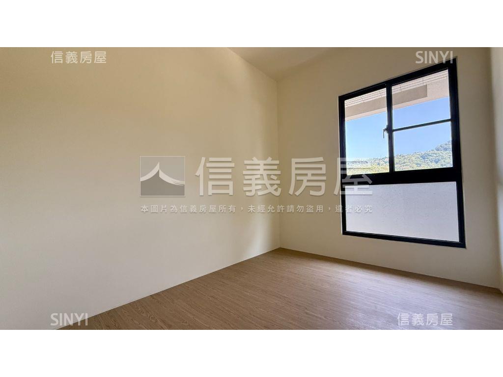 豐閱榮耀５三房車位次頂樓房屋室內格局與周邊環境