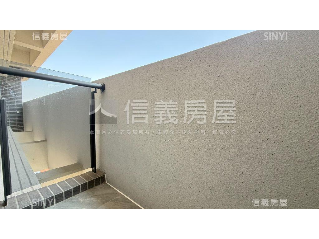 豐閱榮耀５三房車位次頂樓房屋室內格局與周邊環境