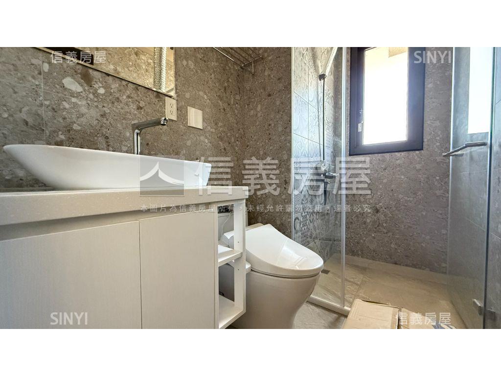 豐閱榮耀５三房車位次頂樓房屋室內格局與周邊環境