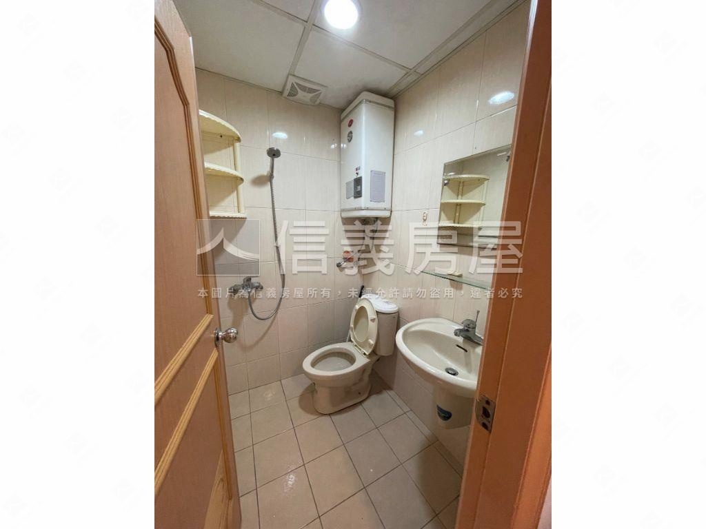 近捷運一樓美屋房屋室內格局與周邊環境