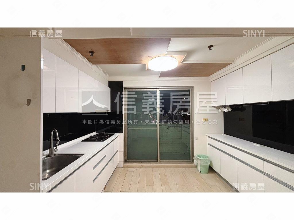 霍格華茲夜景至霸四房車位房屋室內格局與周邊環境