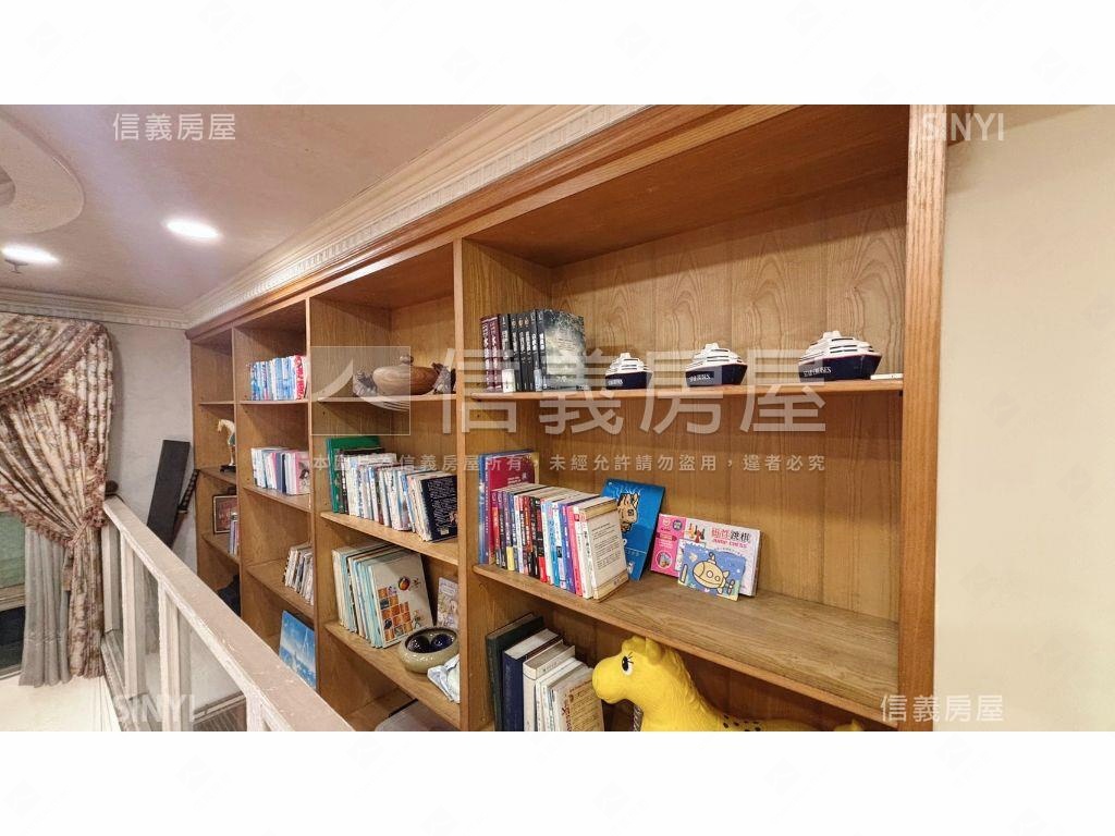 霍格華茲夜景至霸四房車位房屋室內格局與周邊環境