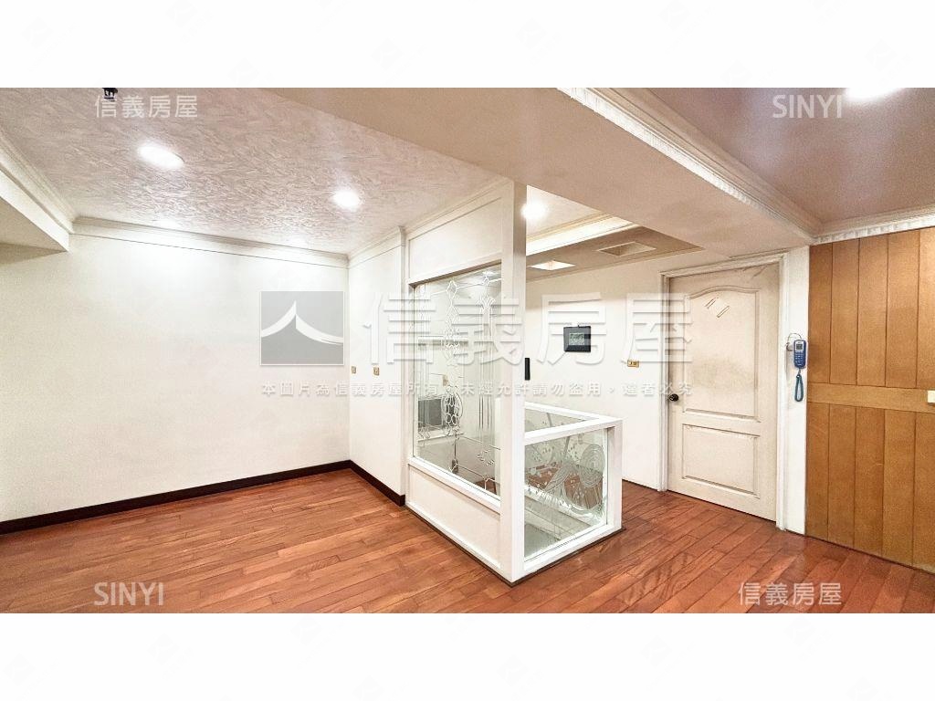 霍格華茲夜景至霸四房車位房屋室內格局與周邊環境