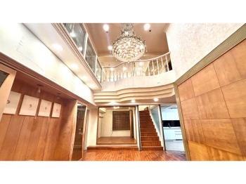 霍格華茲夜景至霸四房車位