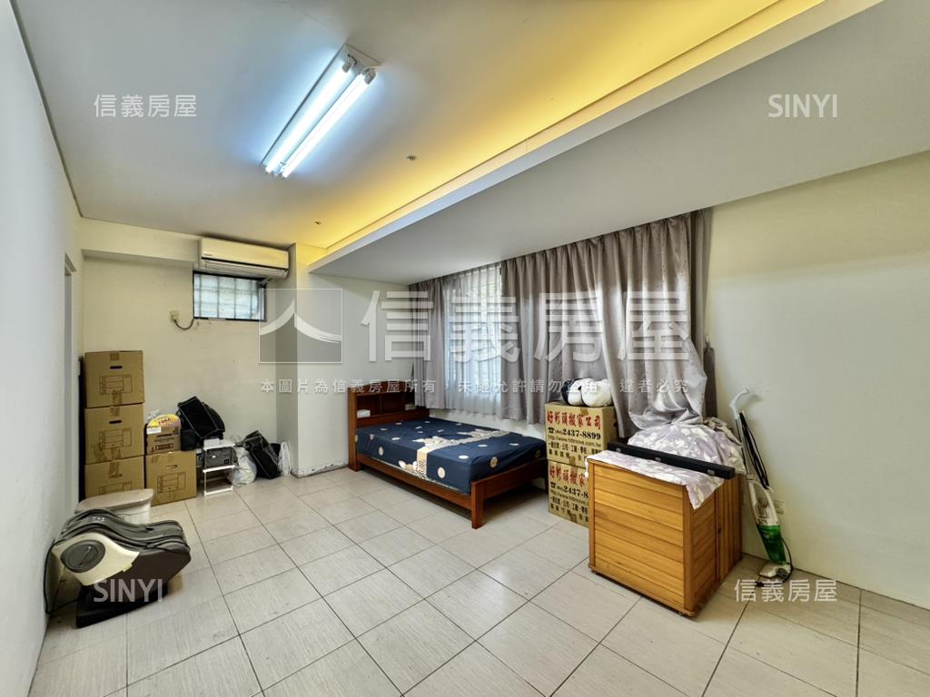 大鵬新城一樓四房三衛平車房屋室內格局與周邊環境