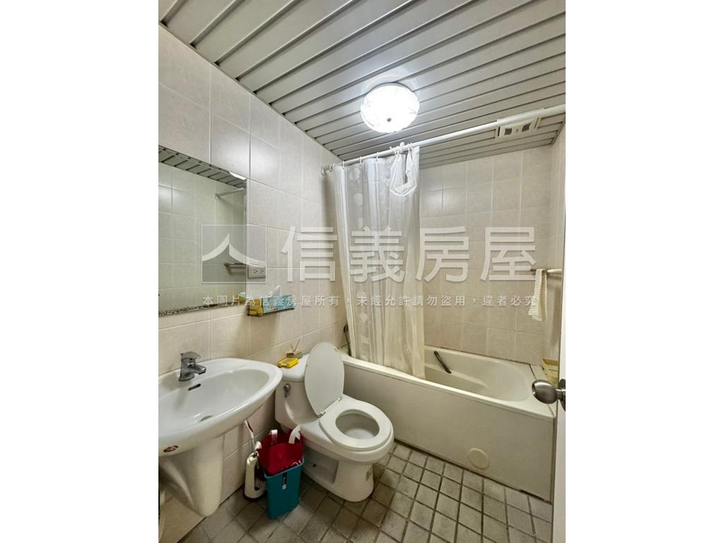 大鵬新城一樓四房三衛平車房屋室內格局與周邊環境