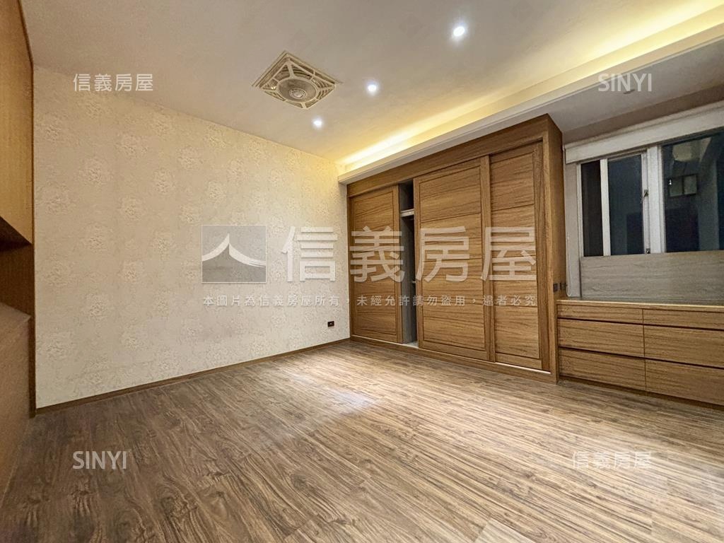 安平醒目大角窗店面房屋室內格局與周邊環境