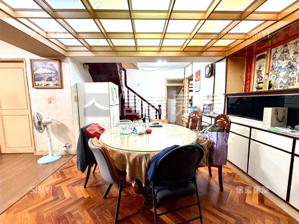 近國館復安華廈管理頂加房屋室內格局與周邊環境