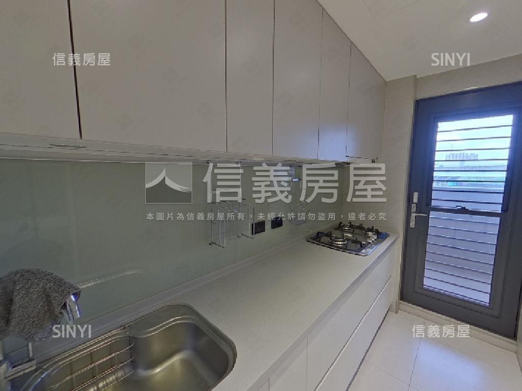 河藍灣精裝綠意三房車位房屋室內格局與周邊環境