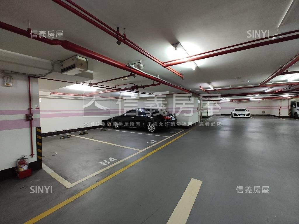 信義區稀有釋出車位房屋室內格局與周邊環境