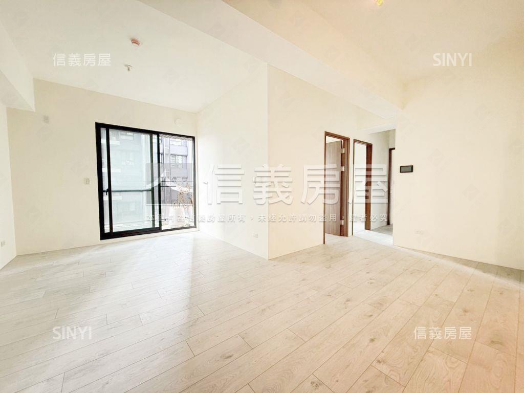 國泰Ｍｅｇａ＋三房平車位房屋室內格局與周邊環境