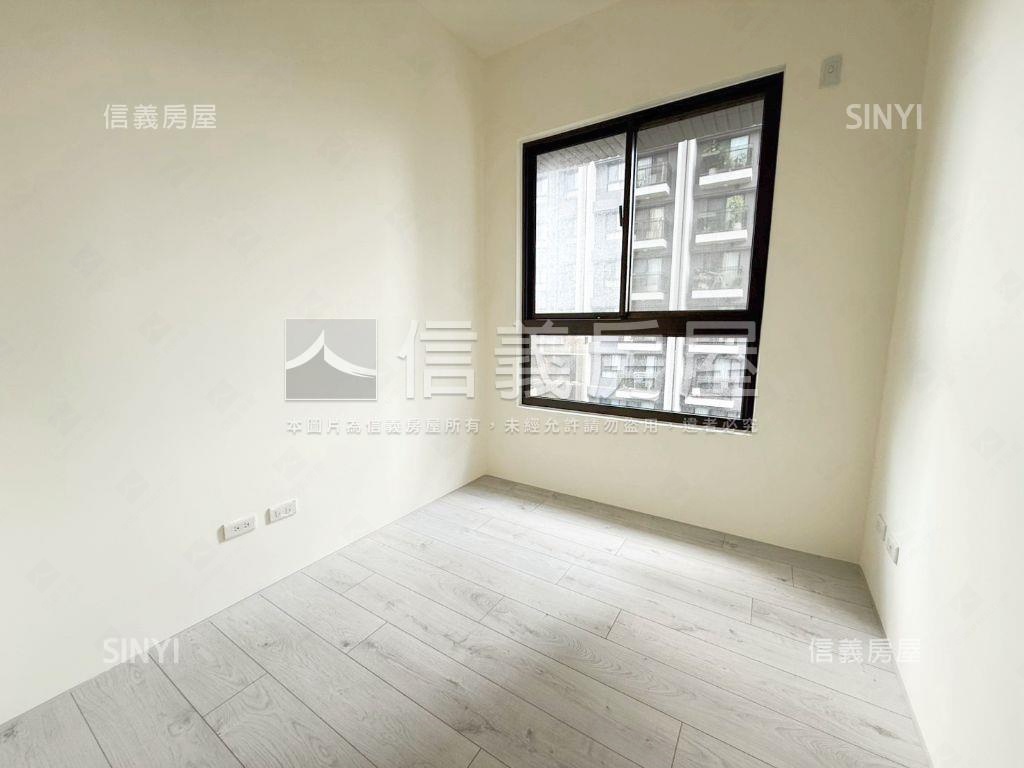 國泰Ｍｅｇａ＋三房平車位房屋室內格局與周邊環境