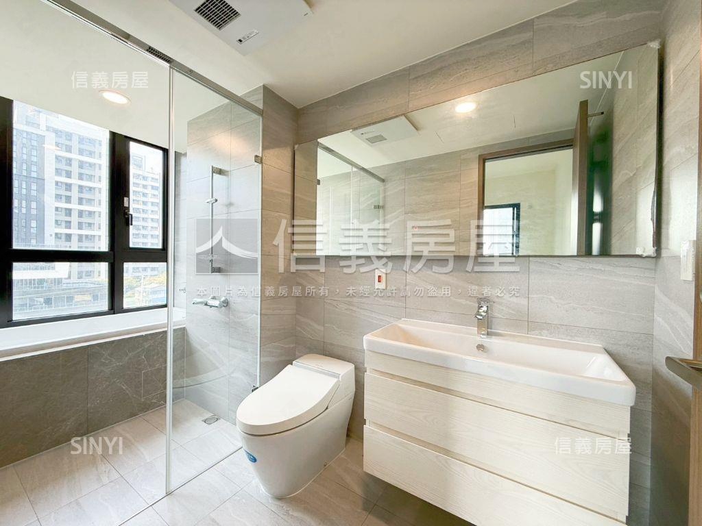 國泰Ｍｅｇａ＋三房平車位房屋室內格局與周邊環境