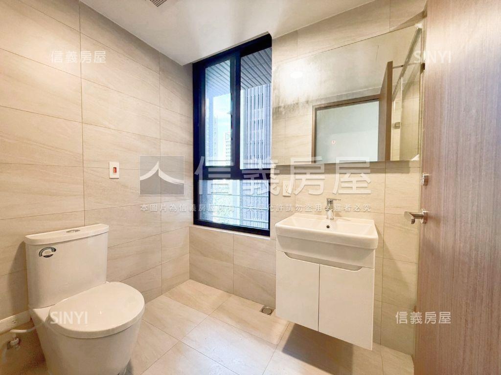 國泰Ｍｅｇａ＋三房平車位房屋室內格局與周邊環境